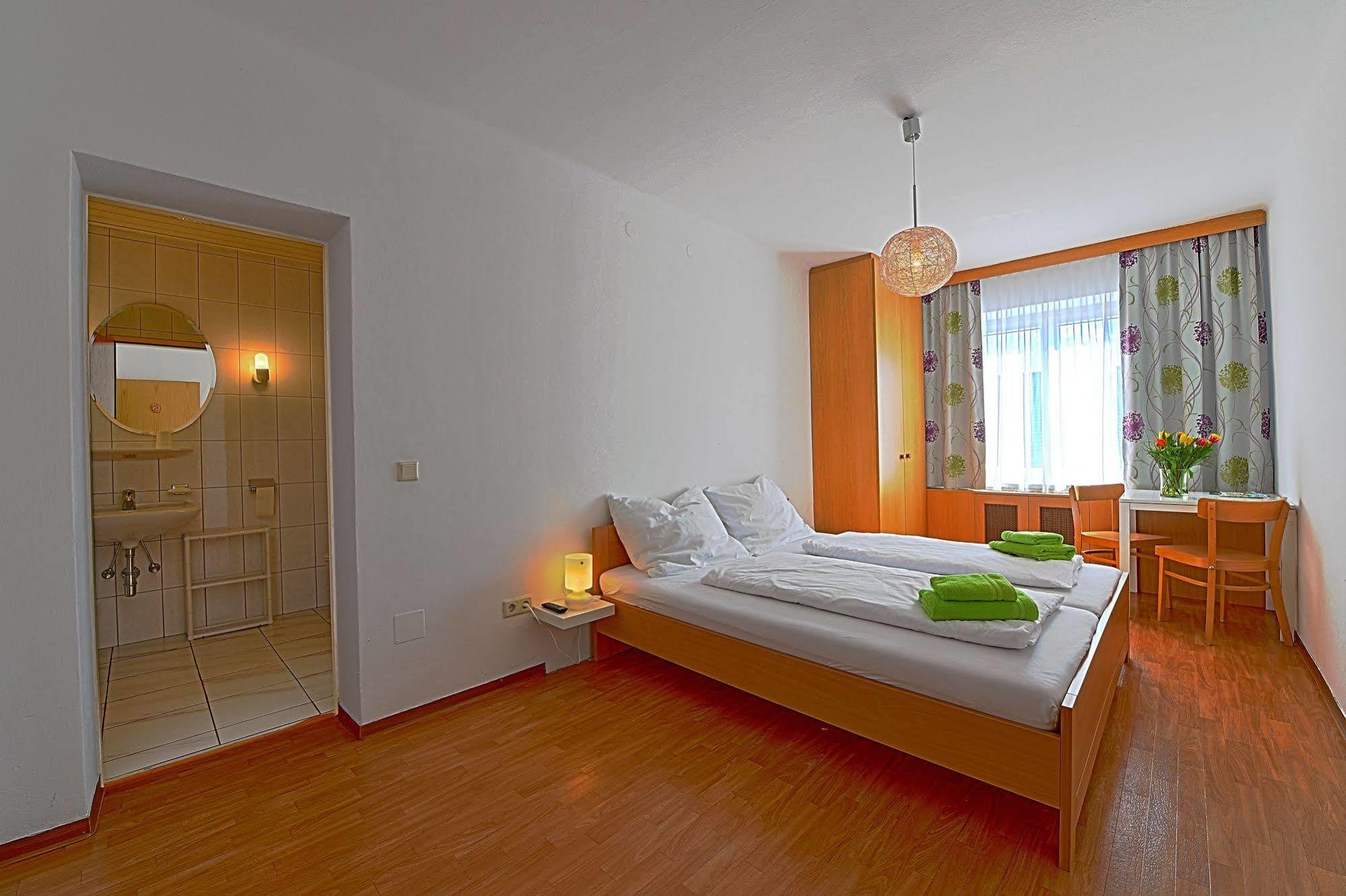 Swirtshaus M&N Hotel Zeltweg Kültér fotó